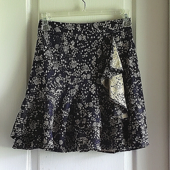Zara satin effect ruffle floral mini skirt - Picture 1 of 3